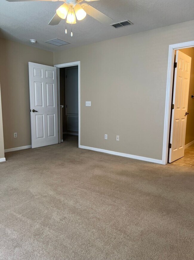 Building Photo - Gated 3/2.5 Townhouse with Garage in Altam...