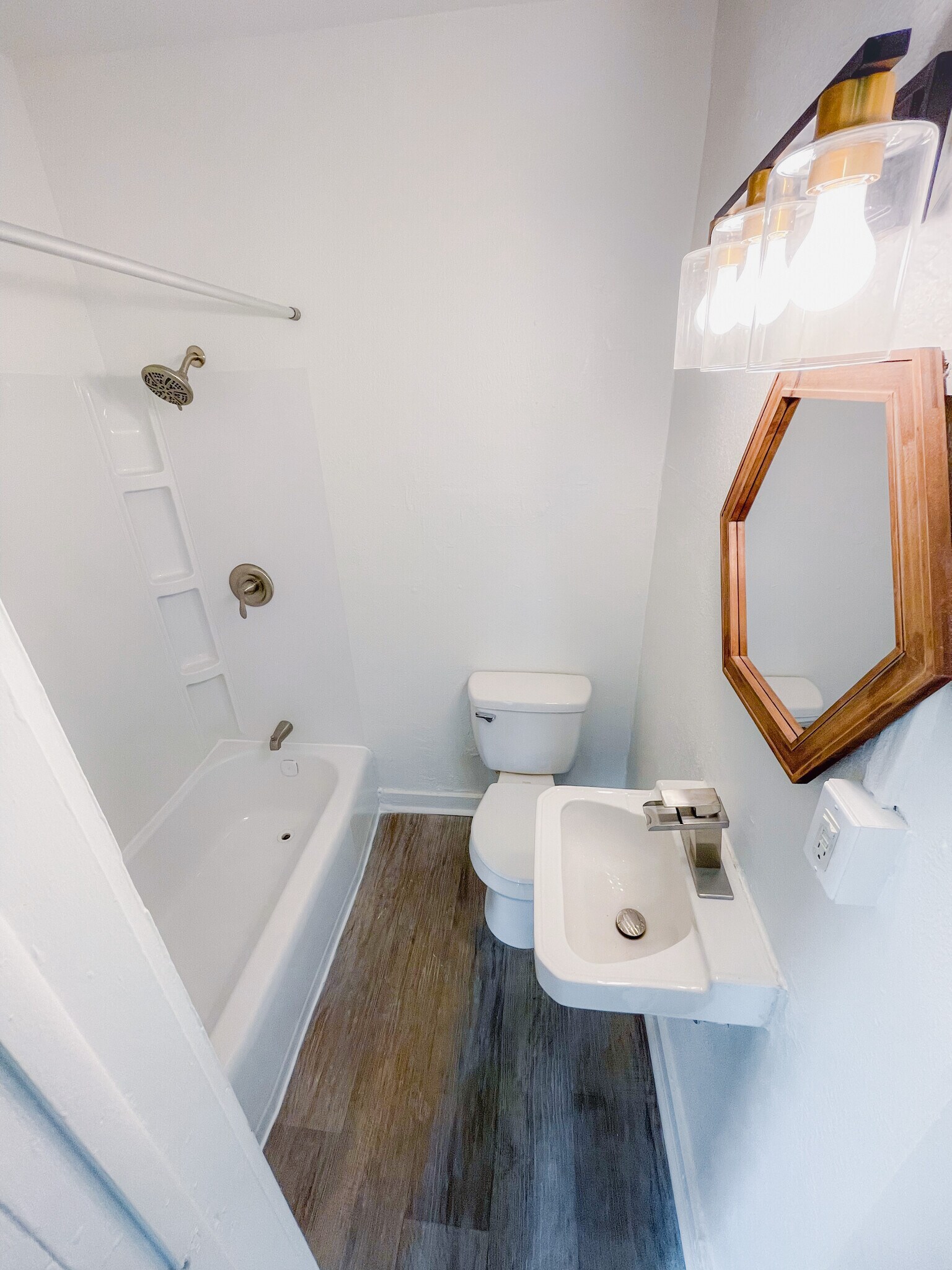 Building Photo - 713 20th St