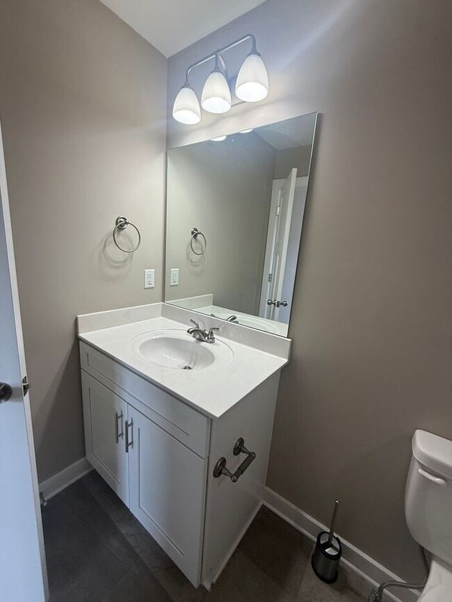 Building Photo - FOR RENT - Beautiful Modern Townhouse in Madison