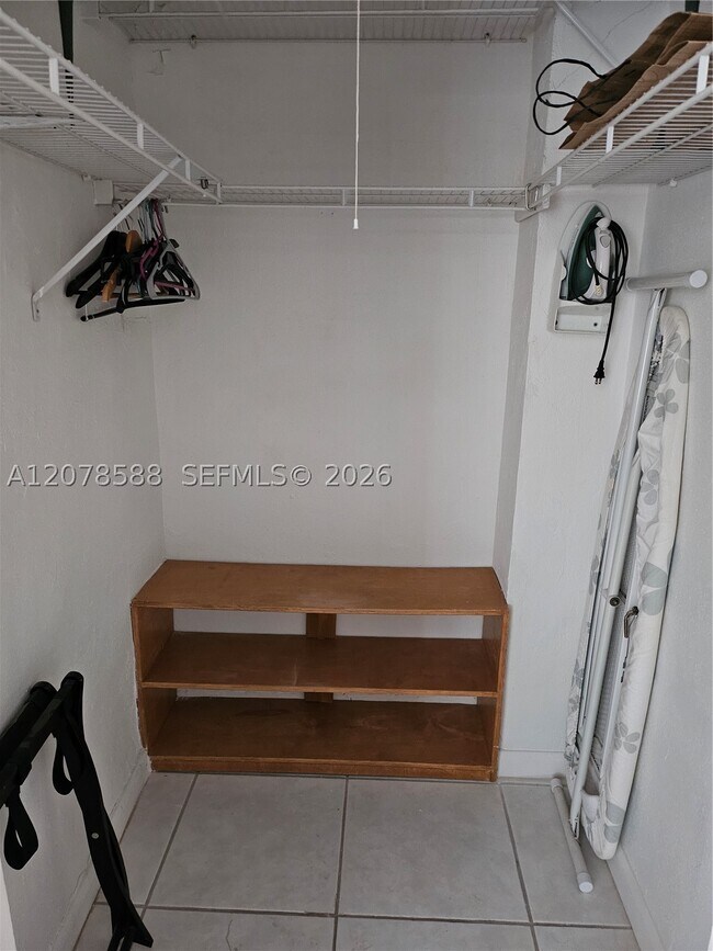 Building Photo - 3030 Collins Ave