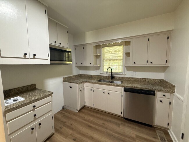 Building Photo - 622 Cardinal Dr