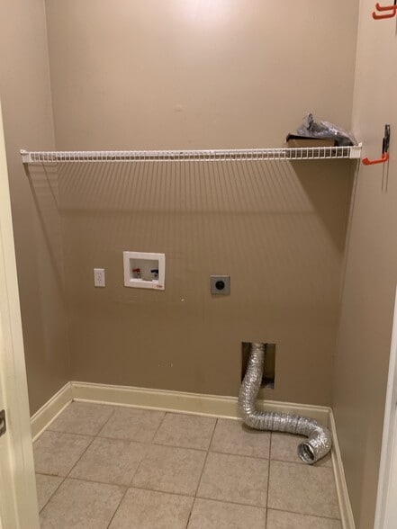 Washer and dryer connections - 4000 McHugh Rd