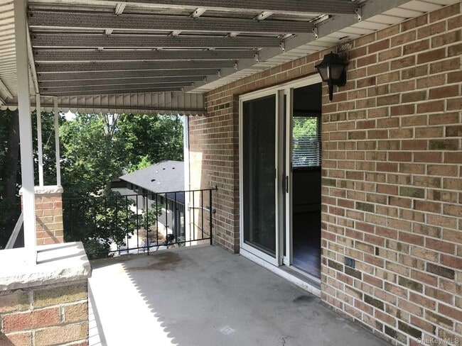 Building Photo - 65 N Chestnut St