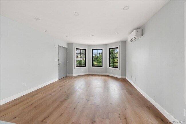 Building Photo - 356 S Tenth Ave