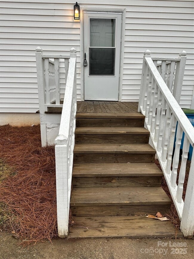 Building Photo - 816 E Catawba St