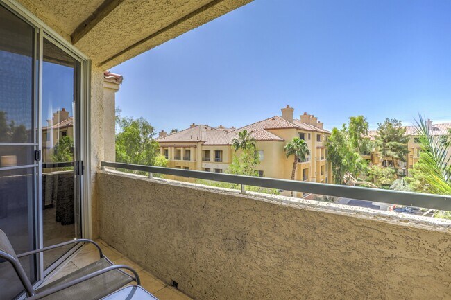 Building Photo - 260 E Flamingo Rd