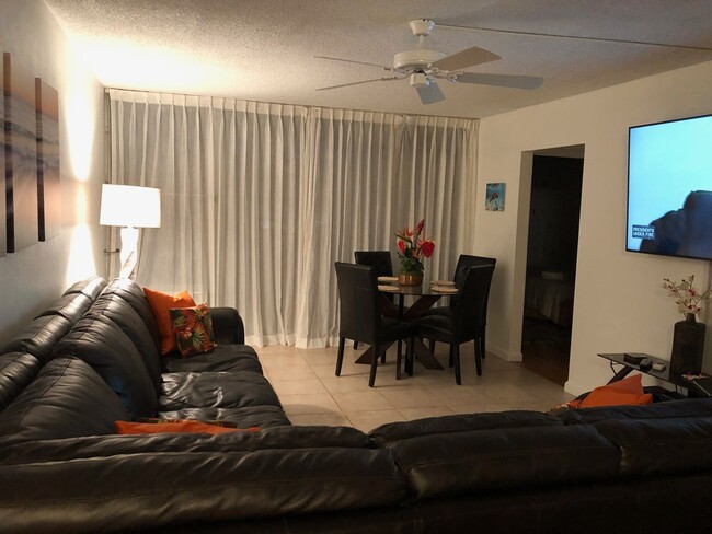 Building Photo - Royal Mauian 2 bedroom 2 bath furnished