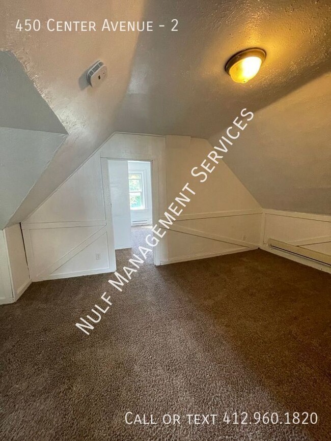 Building Photo - 3 Bed, 2 Bath Apartment with Bonus Room in...