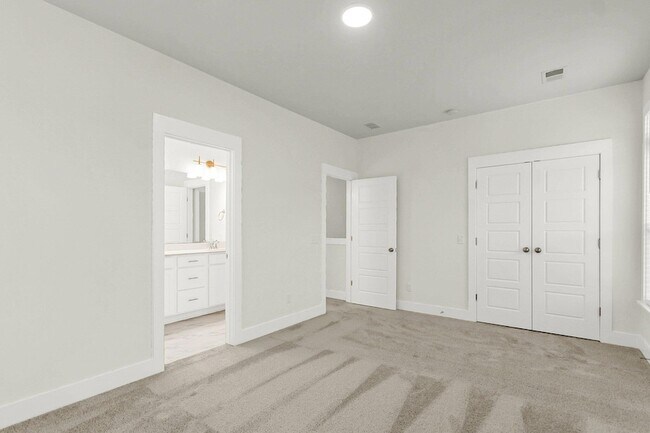 Building Photo - 254 Symphony Ave
