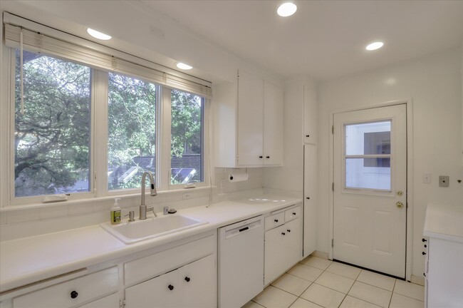 Building Photo - 1766 Woodhaven Way