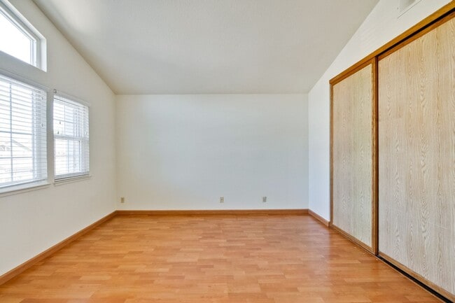 Building Photo - Hardwood Floors- A/C- Full Bedroom and Bath on First Floor: Fresh Paint