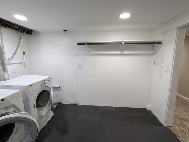 Building Photo - Charming & Spacious Home in the Heart of R...