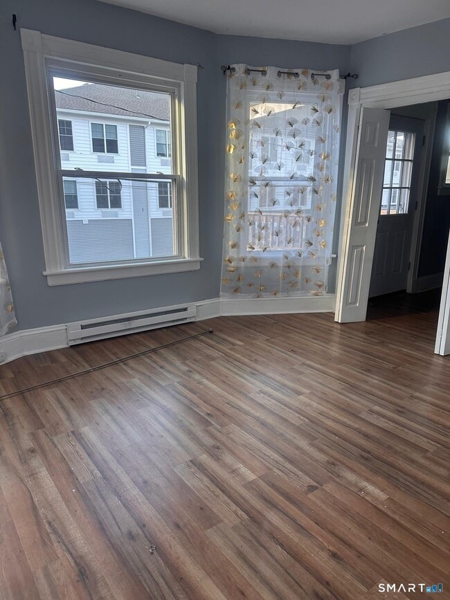 Building Photo - 20 Myrtle Ave