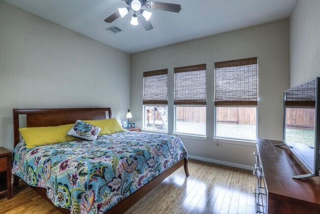 Building Photo - 3 Patina Pines Pl