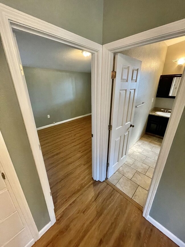 Building Photo - 3 bedroom 2 bathroom house