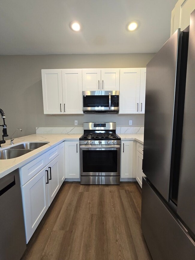 Building Photo - A Fabulous 2 Bedroom Condo with a Garage in the Heart of Summerlin!!!