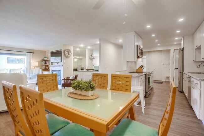 Building Photo - 453 S Sierra Ave