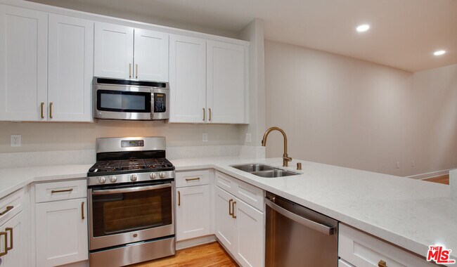 Building Photo - 340 Hauser Blvd