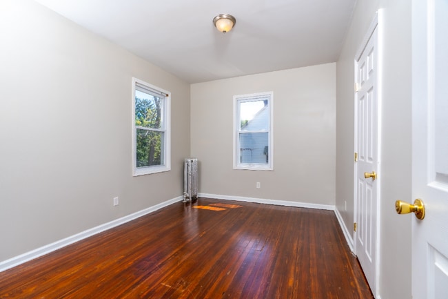 Building Photo - 322-324 S Clinton St