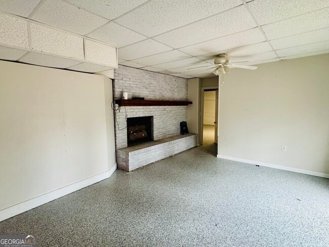 Building Photo - 110 Pine St