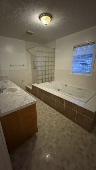 Building Photo - 3034 Fieldview Dr