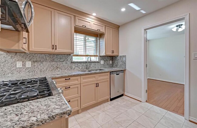 Building Photo - 7614 Barberton Dr