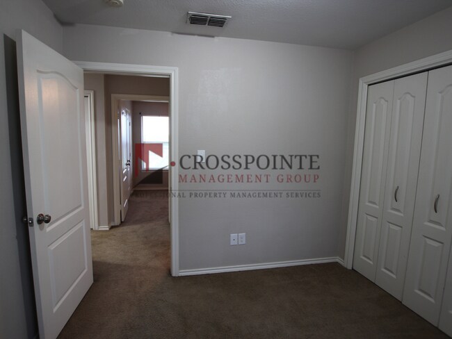 Building Photo - Tour Today! 2 Bed 1.5 Bath Townhome in Lindale!