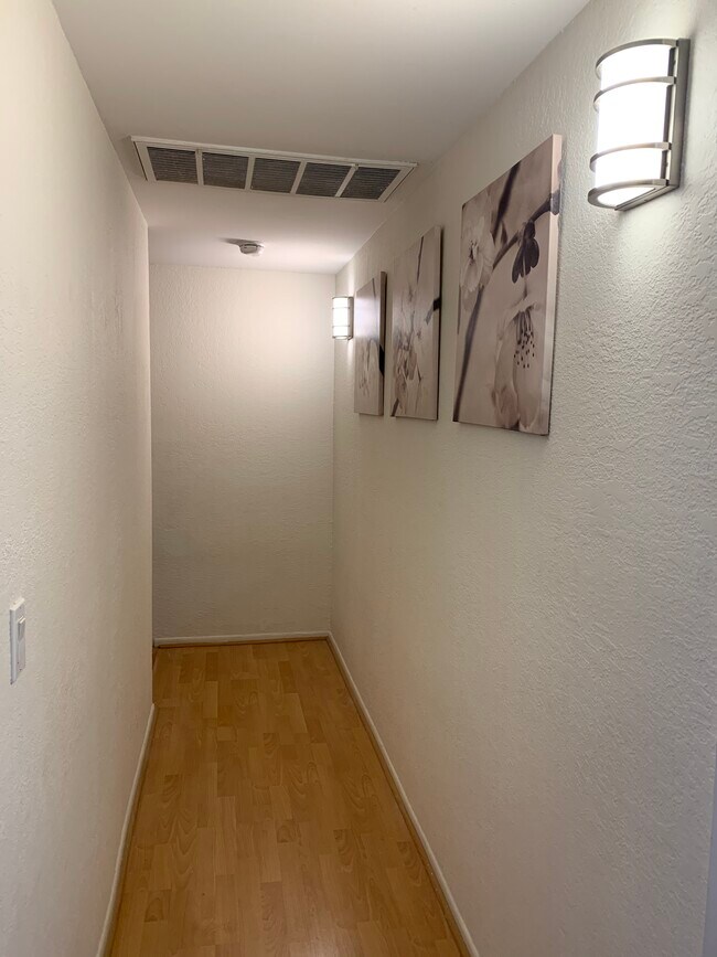 Building Photo - 5445 Corteen Pl