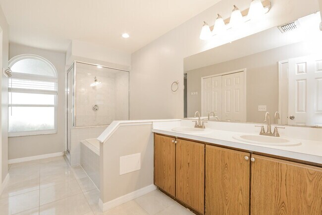 Building Photo - 1523 Golden Poppy Ct