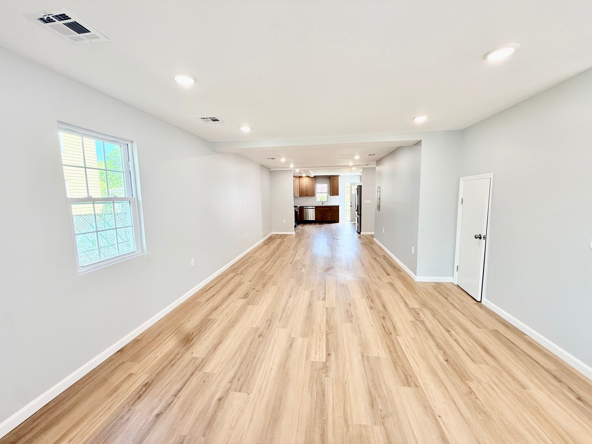 Building Photo - 13 Roosevelt Ave