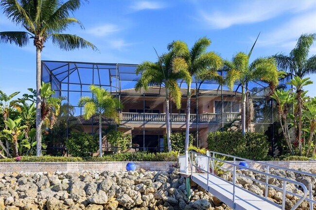 Building Photo - 1007 3rd St E