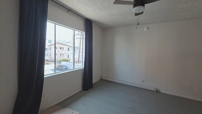 Building Photo - 526 S St Andrews Pl