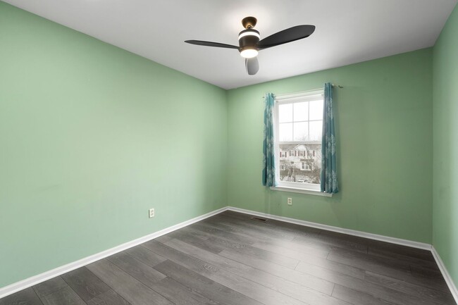 Building Photo - Beautiful Townhome End Unit w/ Garage!