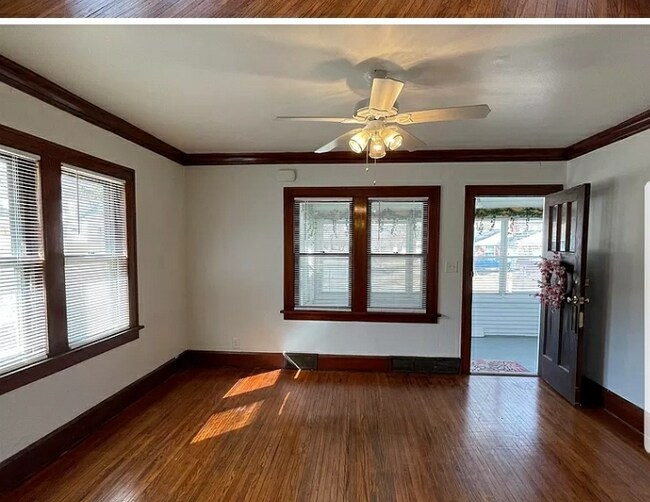Building Photo - 627 N Sunset Ave