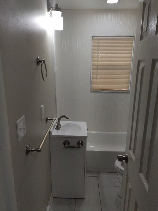 Building Photo - 145 S Oxford Ave Independence (Jackson Cou...