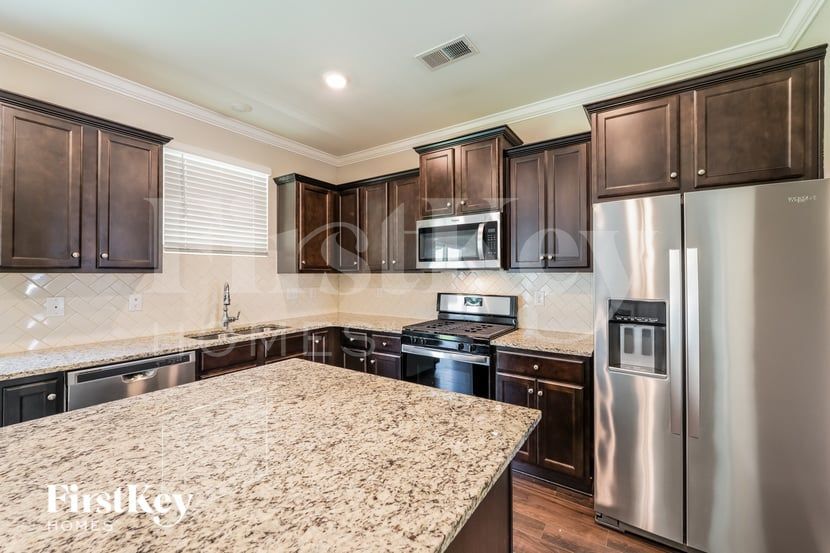 Building Photo - 4131 Park Crossings Dr