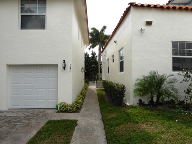 Building Photo - 310 Almeria Rd