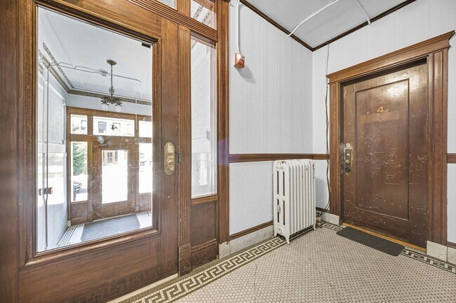 Building Photo - 4 Crawford St