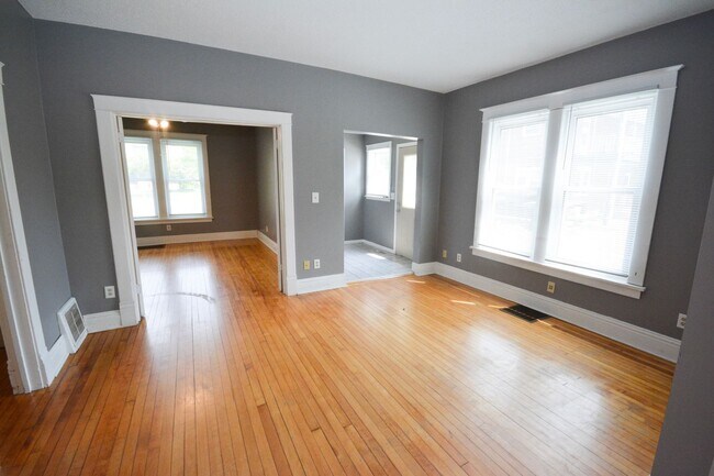 Building Photo - Gorgeous home on corner lot with fenced yard!