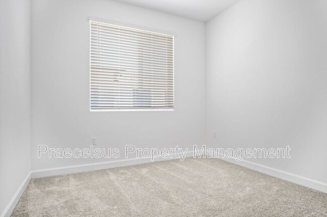 Building Photo - 824 Makani St