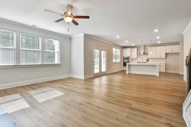 Building Photo - 335 Caledonia Ct