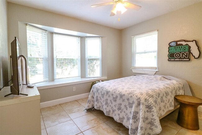 Building Photo - 1523 NW 39th Ter