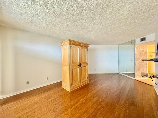 Building Photo - 5950 Pelican Bay Plaza S