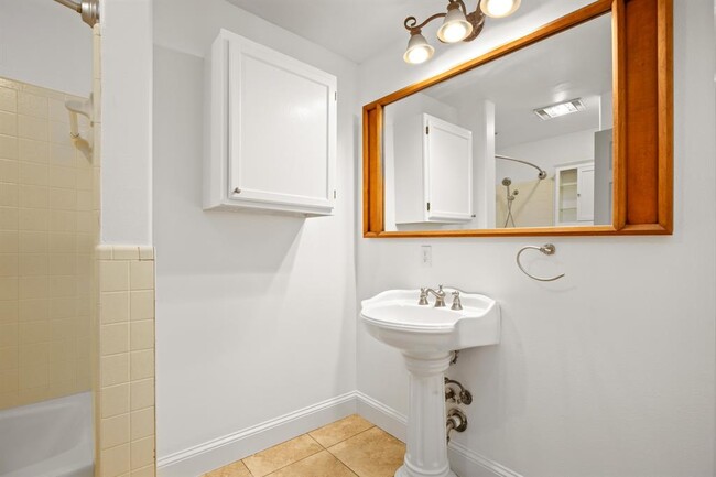 Building Photo - 2508 Marlton Dr