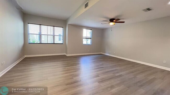 Building Photo - 2304 Vintage Dr