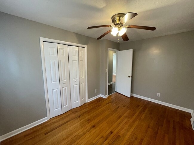 Building Photo - 3/1 House Available Now