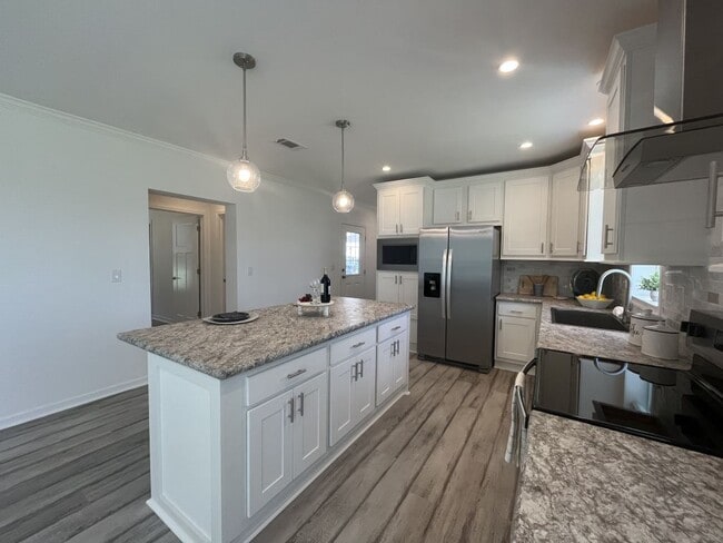 Building Photo - 589 Johnathans Cay