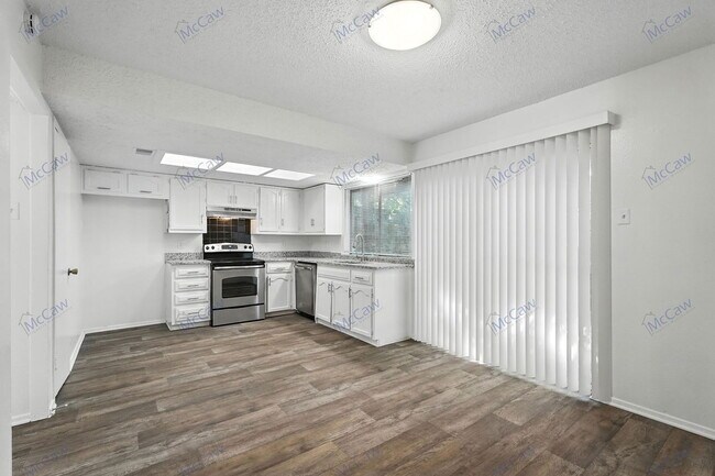 Building Photo - 326 Candlewood Ln