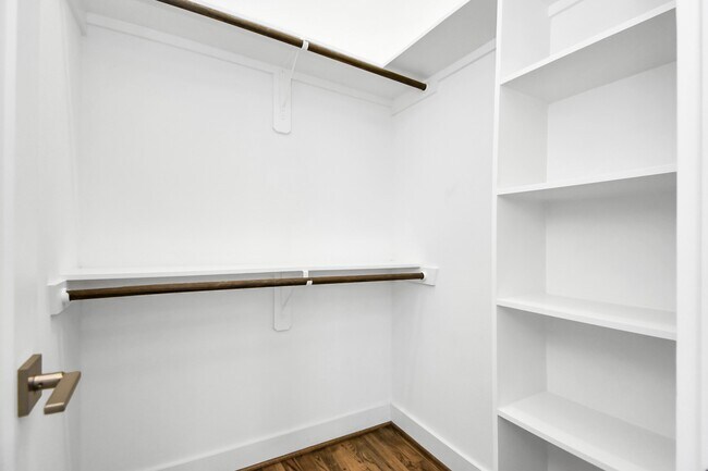 Building Photo - 732 W 22nd St