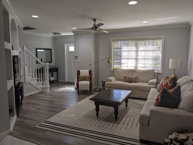 Building Photo - 90 SW 5th Ave